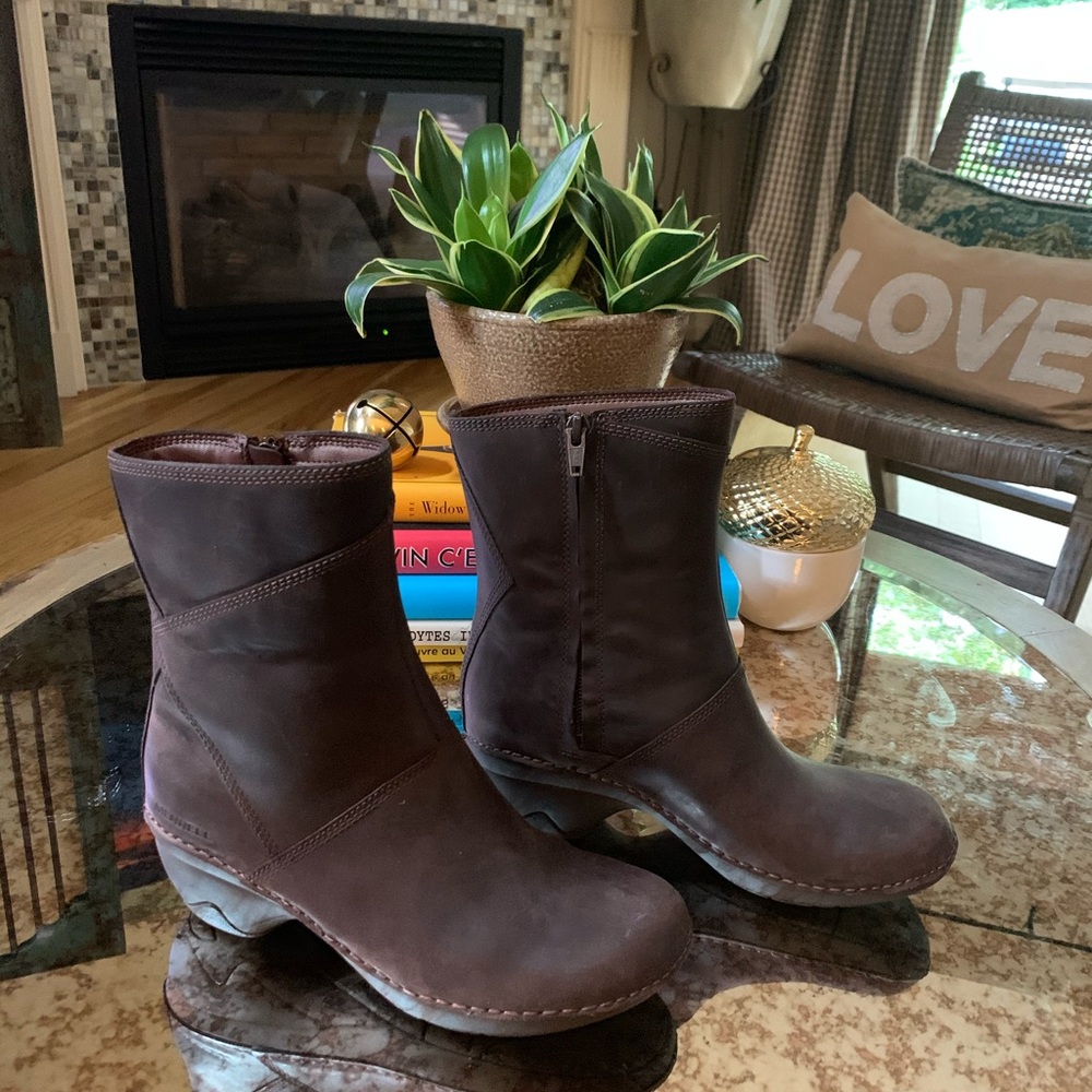 Merrell boots size 6, NEW!